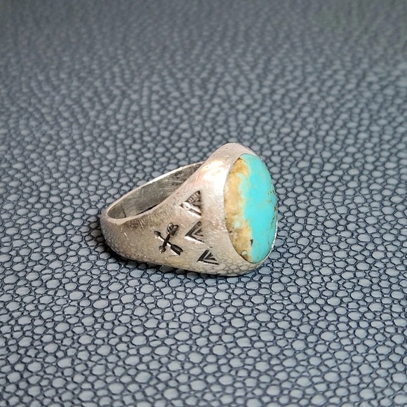 Vintage Sterling Silver Turquoise Ring Size 8.5 | Heavy Southwestern Style - Picture 2 of 9